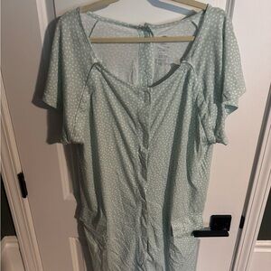 Kindred Bravely Green Universal Labor & Delivery Gown